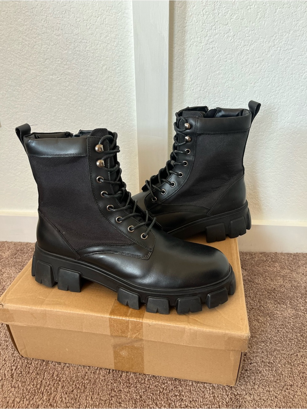 Steve Madden Women's 12 Leather Combat Boots NWT. - Picture 1 of 12